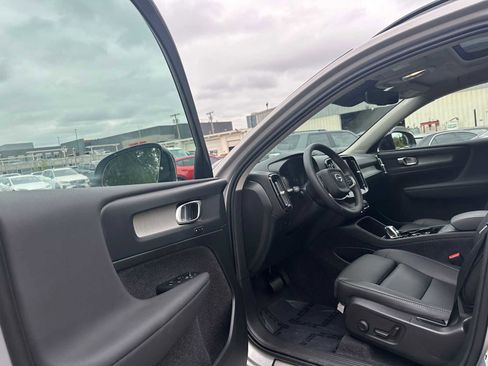 Used 2025 Volvo XC40 B5 Plus w/ Climate Package image 19