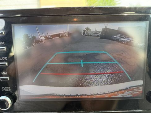 Used 2020 Toyota Corolla LE FWD image 22