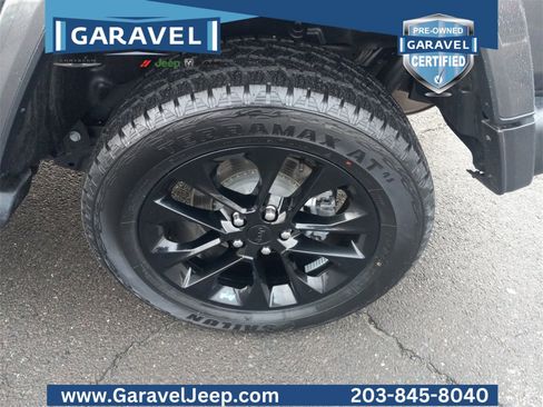 Used 2022 Jeep Wrangler Unlimited Sahara w/ Cold Weather Group image 28