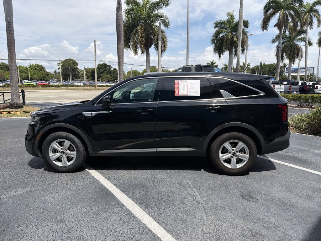 Used 2023 Kia Sorento LX FWD image 5