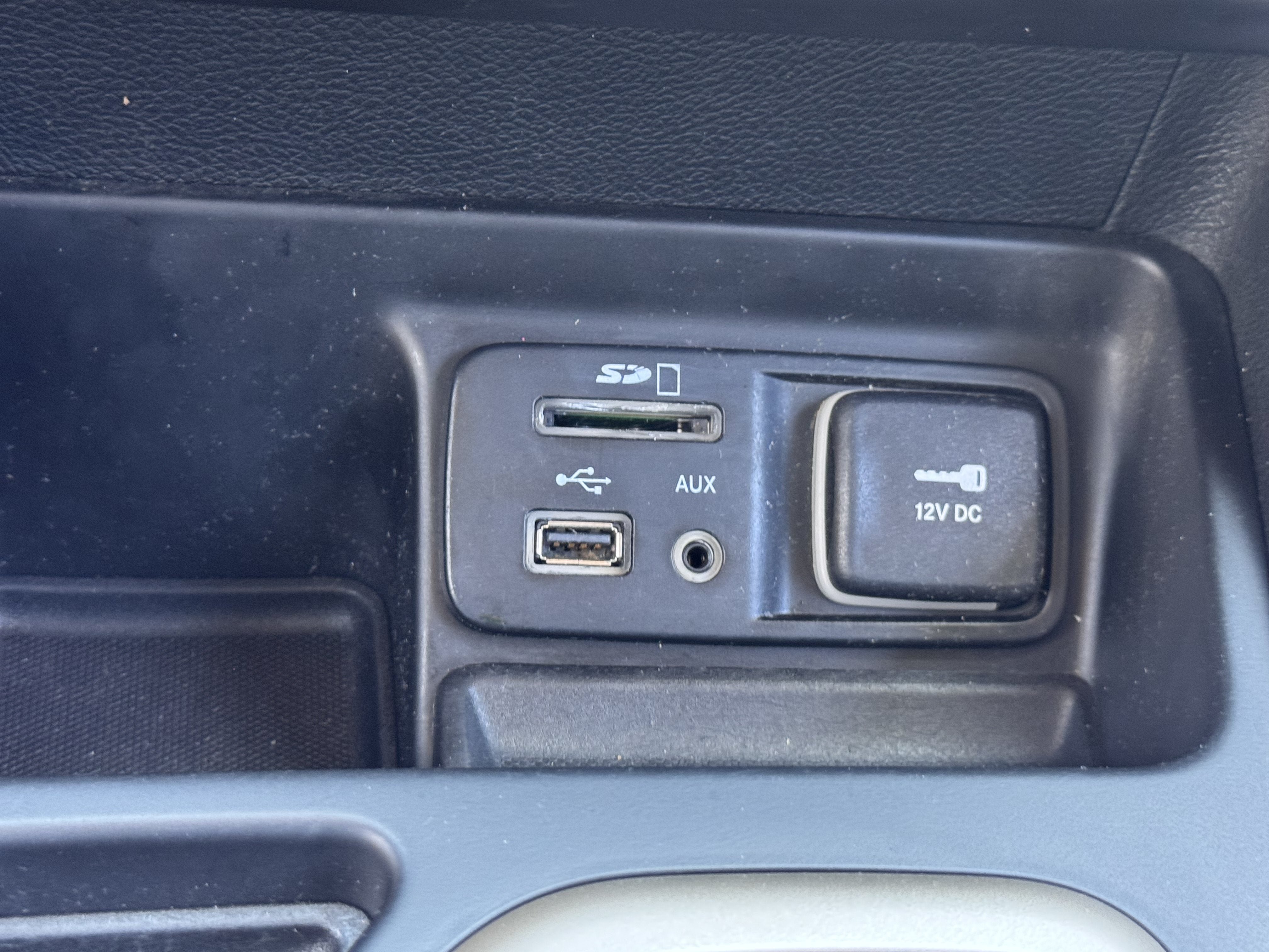 Used 2017 Jeep Cherokee Latitude FWD image 27