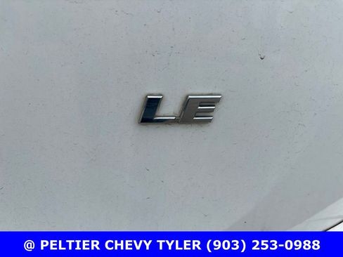 Used 2018 Toyota RAV4 LE FWD image 9