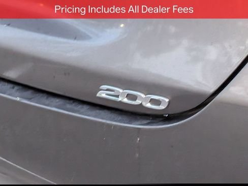 Used 2017 Chrysler 200 Limited Platinum w/ Comfort & Convenience Group FWD image 7