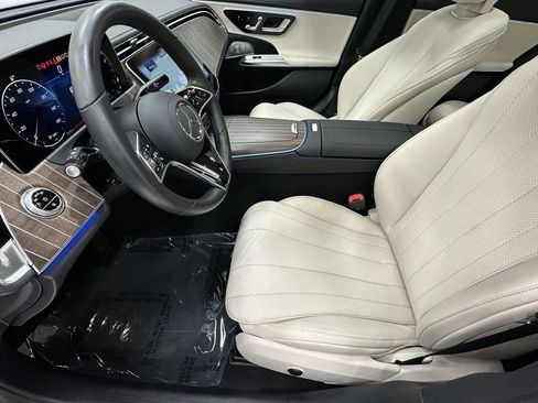Used 2025 Mercedes-Benz E 350 Sedan image 9