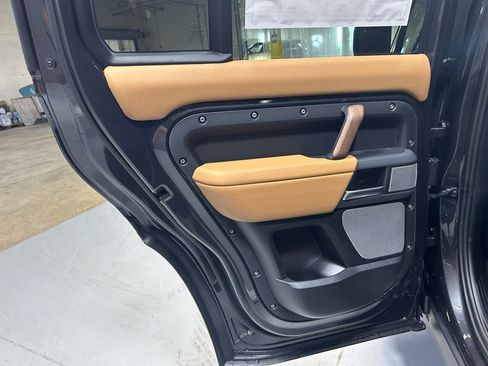 Used 2024 Land Rover Defender 130 X image 9