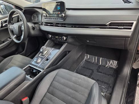 Used 2022 Mitsubishi Outlander SE AWD/4WD image 17