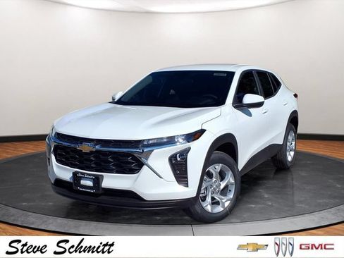 New 2026 Chevrolet Trax LS w/ LS Convenience Package FWD image 1