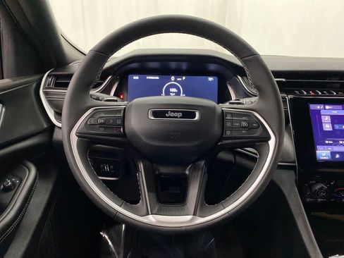 Used 2025 Jeep Grand Cherokee L Altitude AWD/4WD image 14