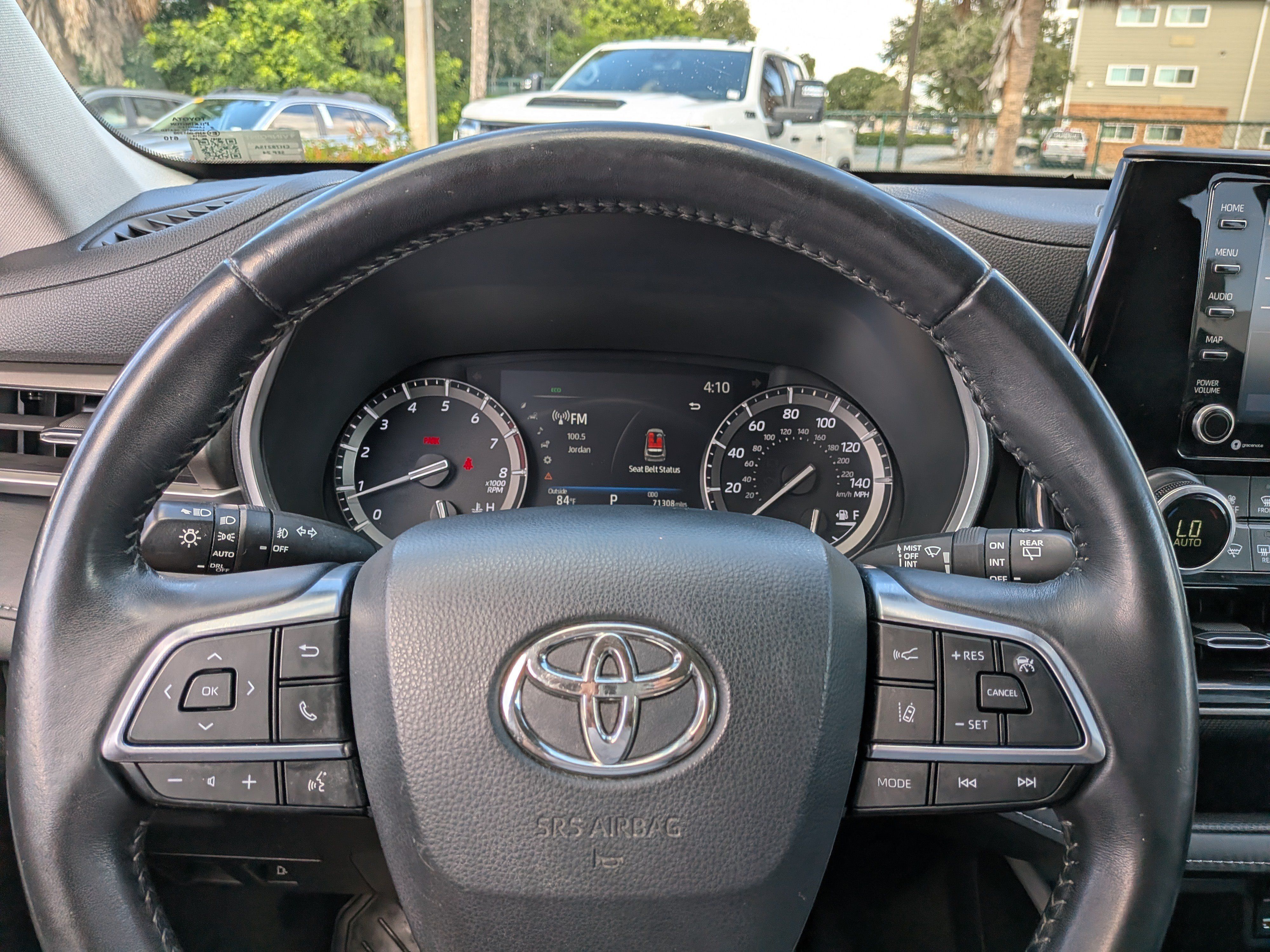 Used 2020 Toyota Highlander XLE AWD/4WD image 28