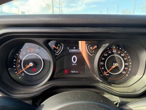 Used 2024 Jeep Gladiator Sport AWD/4WD image 13