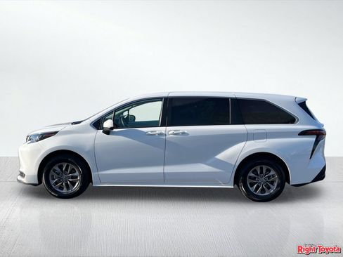 Certified 2025 Toyota Sienna LE FWD image 4