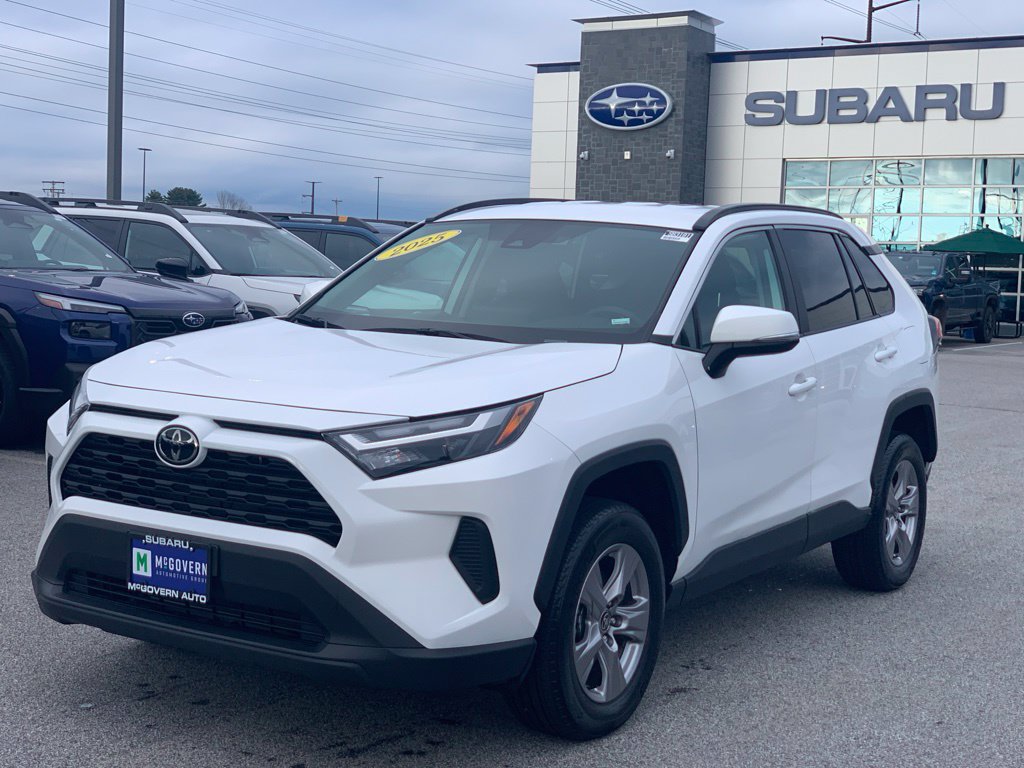 Used 2025 Toyota RAV4 XLE AWD/4WD image 3
