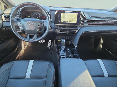Used 2025 Toyota Camry SE image 11