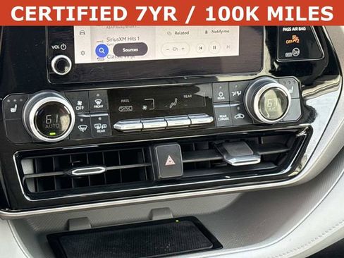 Used 2023 Toyota Highlander XLE image 22