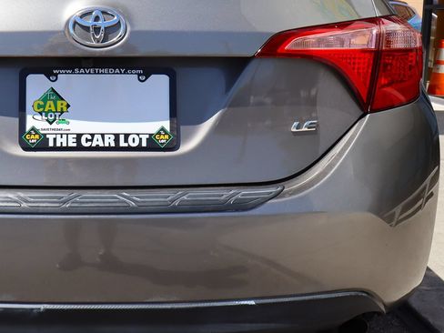 Used 2018 Toyota Corolla LE w/ Carpet Mat Package (TMS) FWD image 20