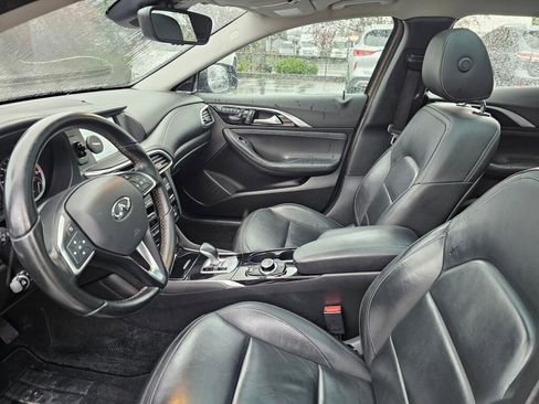 Used 2017 INFINITI QX30 Premium image 24