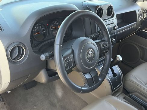 Used 2016 Jeep Patriot High Altitude FWD image 17