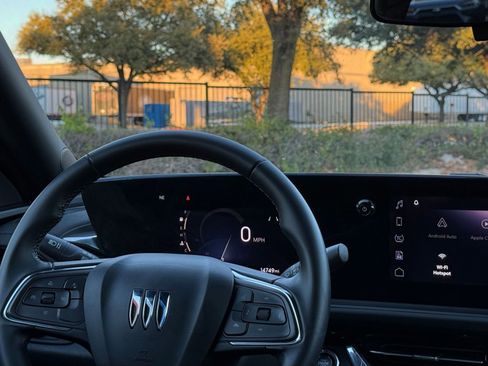 Used 2025 Buick Envista Sport Touring image 34