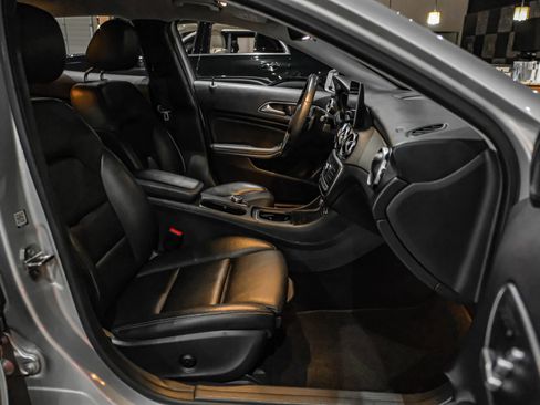 Used 2018 Mercedes-Benz GLA 250 4MATIC image 31