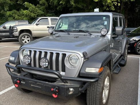 Used 2019 Jeep Wrangler Unlimited Sport S AWD/4WD image 2