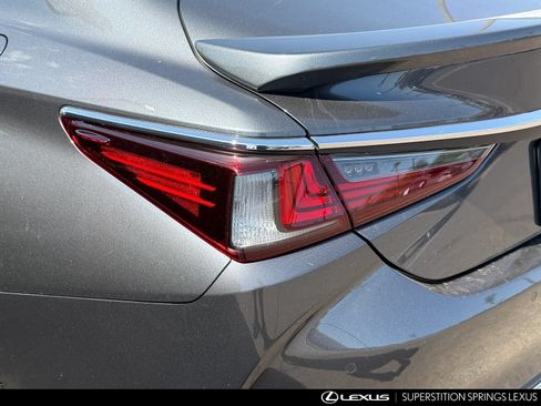 Used 2025 Lexus ES 300h w/ Premium Package FWD image 7