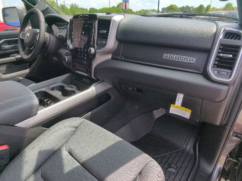 New 2026 RAM 1500 4x4 Crew Cab image 27