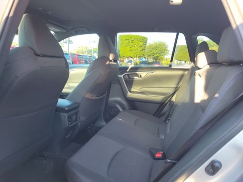 Used 2023 Toyota RAV4 SE w/ Convenience Package image 18