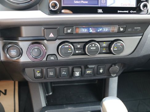 Used 2022 Toyota Tacoma SR5 AWD/4WD image 24