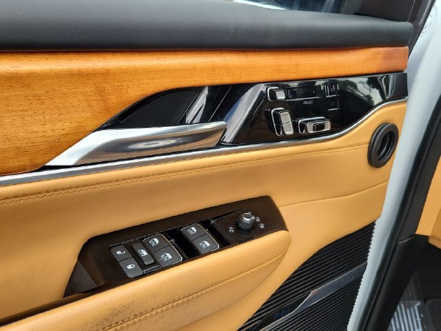 Used 2023 Jeep Grand Wagoneer Series III AWD/4WD image 30