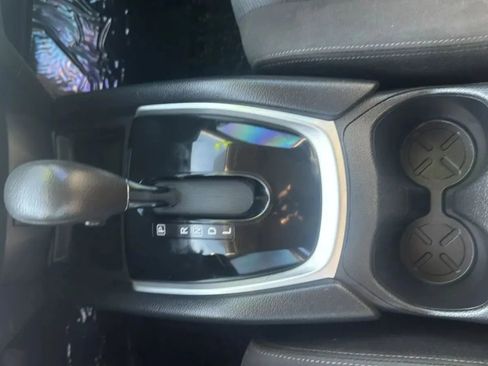 Used 2016 Nissan Rogue SV FWD image 18