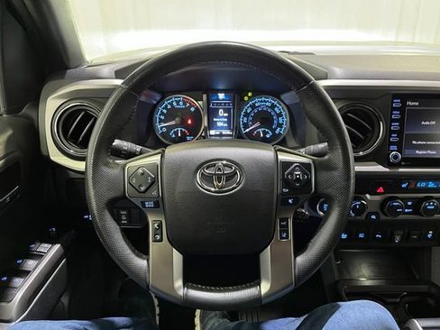 Used 2022 Toyota Tacoma Limited w/ Black Out Package (TMS) AWD/4WD image 15