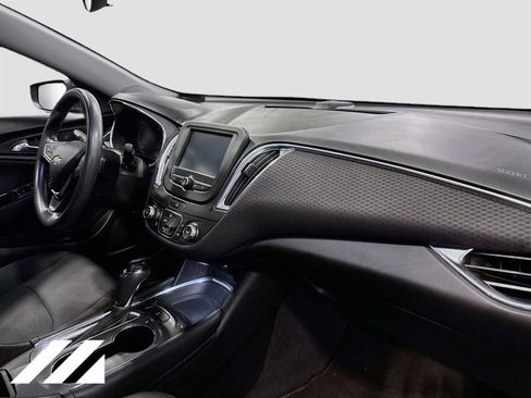 Used 2017 Chevrolet Malibu LT FWD image 28