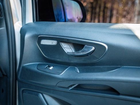 Used 2017 Mercedes-Benz Metris Passenger image 30