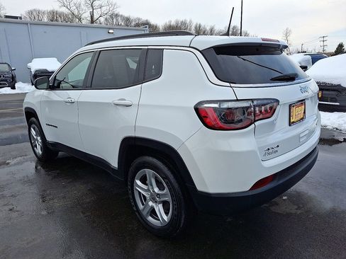 Used 2023 Jeep Compass Latitude w/ Convenience Group image 4