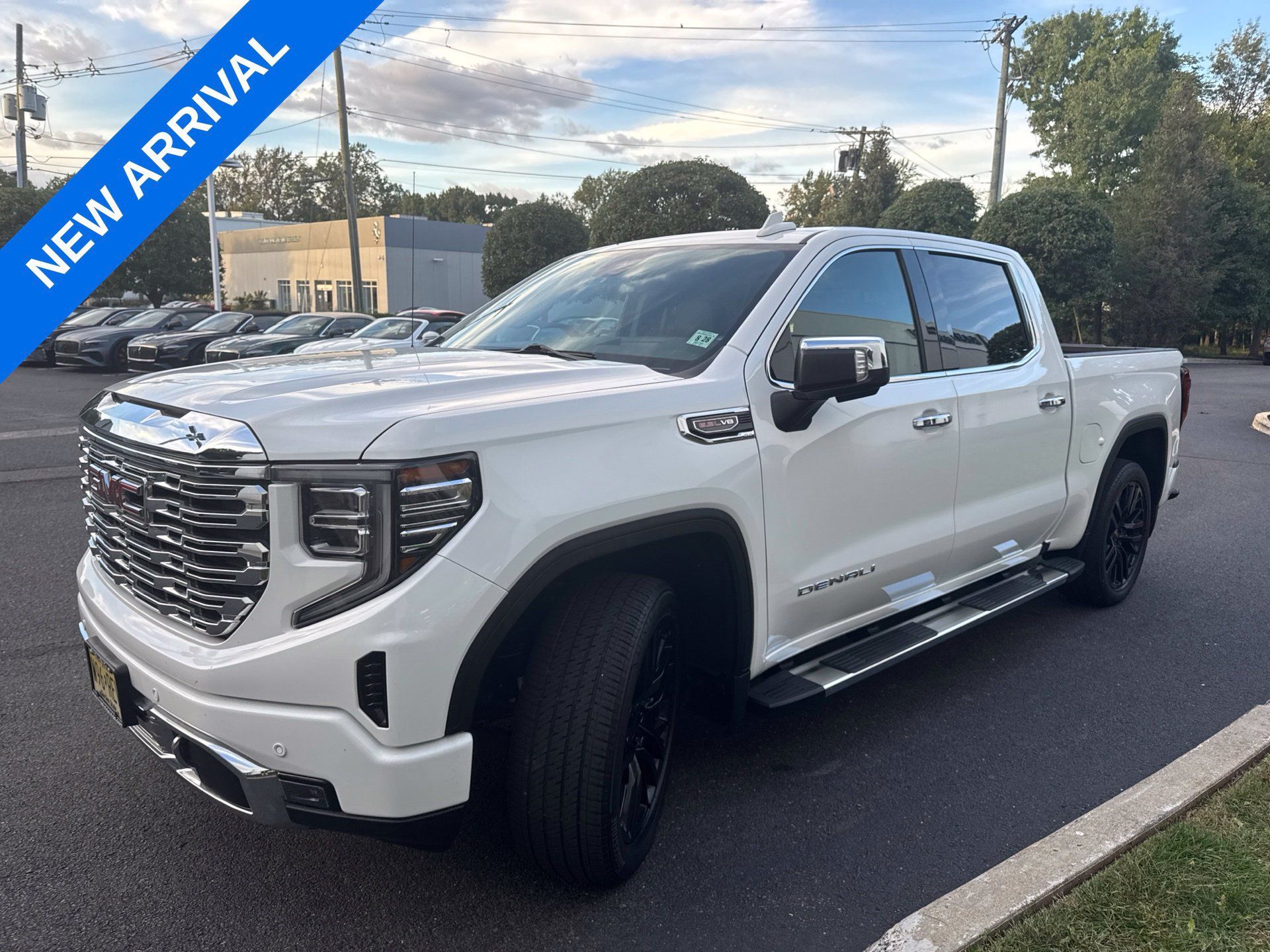 Used 2023 GMC Sierra 1500 Denali w/ Technology Package AWD/4WD image 4