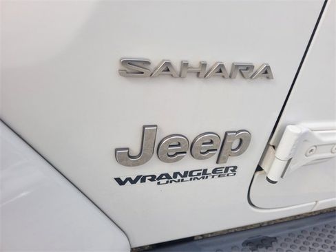 Used 2019 Jeep Wrangler Unlimited Sahara image 6