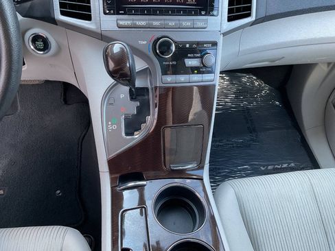 Used 2010 Toyota Venza AWD w/ Convenience Pkg image 21