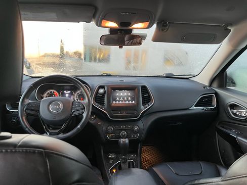 Used 2020 Jeep Cherokee Latitude Plus image 8