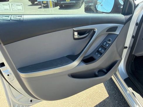 Used 2015 Hyundai Elantra SE FWD image 13