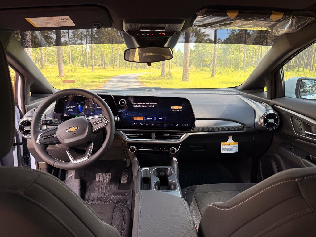 New 2026 Chevrolet Equinox EV LT w/ Comfort Package AWD/4WD image 14