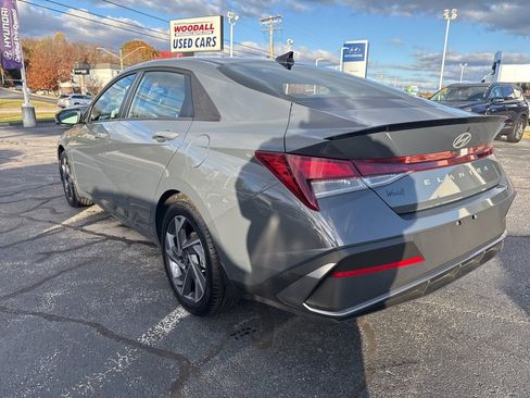 Used 2025 Hyundai Elantra Sport image 7
