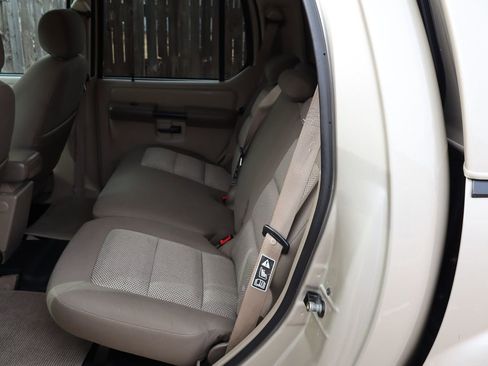 Used 2004 Ford Explorer Sport Trac XLT image 21