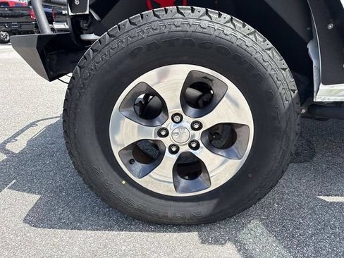 Used 2017 Jeep Wrangler Sahara AWD/4WD image 27