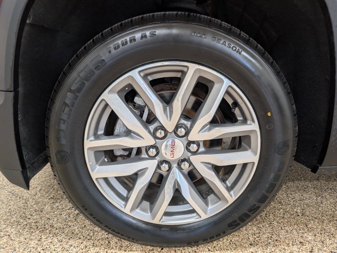 Used 2017 GMC Acadia SLE AWD/4WD image 25