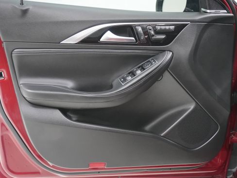 Used 2017 INFINITI QX30 Premium w/ Navigation Package image 12