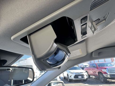 Certified 2022 Toyota Highlander L image 40