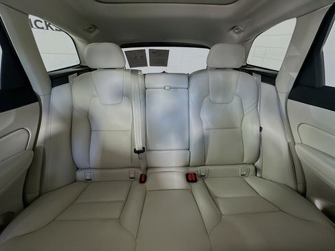 Used 2023 Volvo XC60 B5 Plus w/ Protection Package Premier image 30