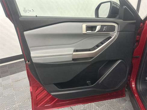 Used 2023 Ford Explorer XLT w/ Equipment Group 202A image 11