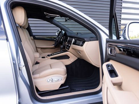 Certified 2026 Porsche Macan AWD/4WD image 32