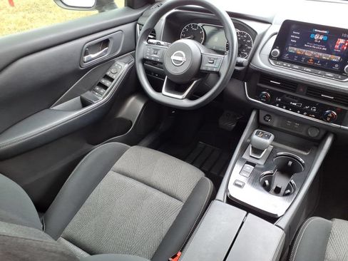 Used 2024 Nissan Rogue SV FWD image 11